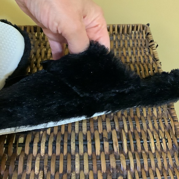 Black Fuzzy Slippers with Bow and jewel - Picture 7 of 11